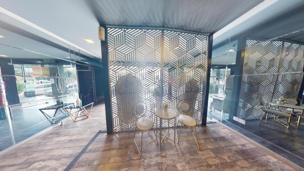 ג'והור בהרו Artz Hotel מראה חיצוני תמונה